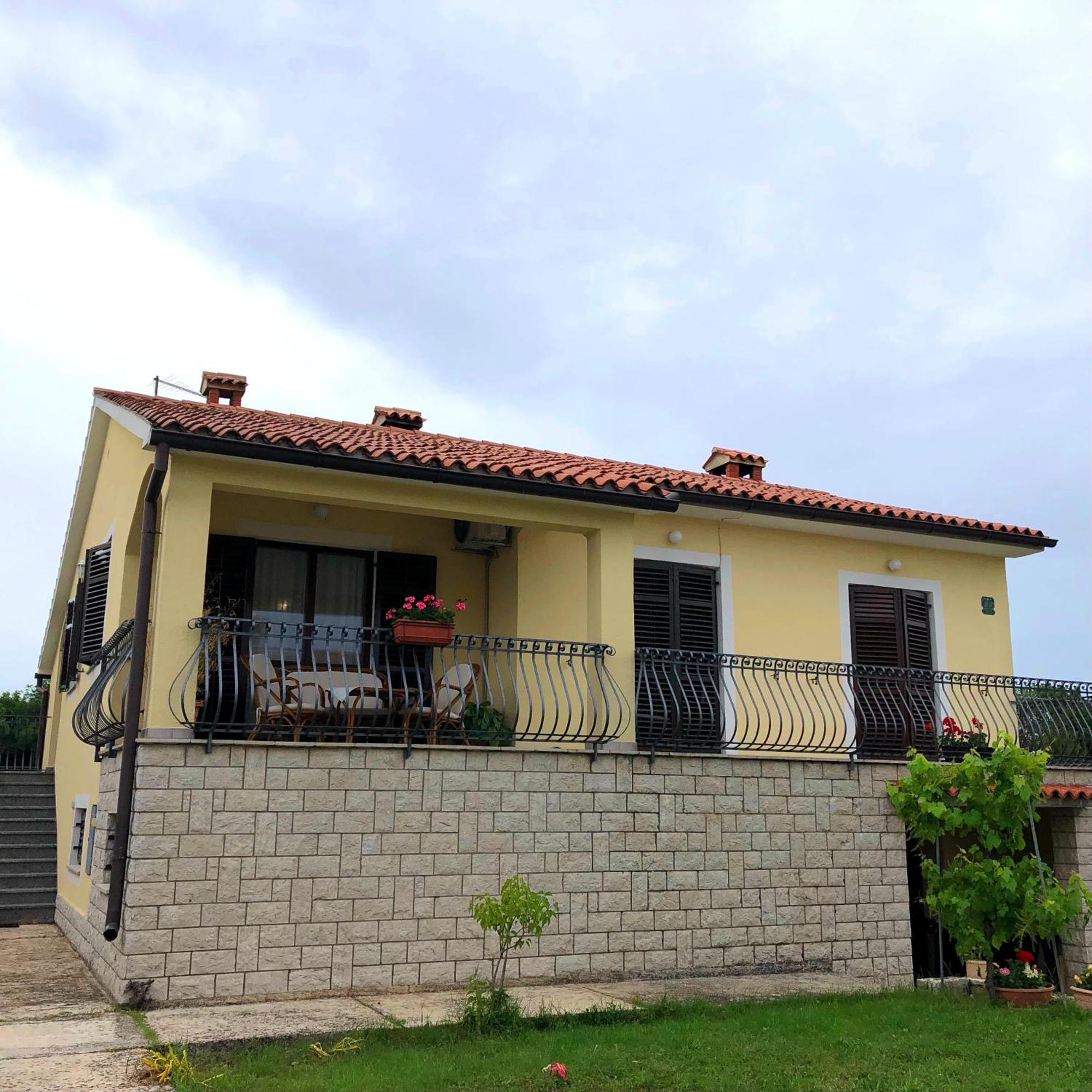 Apartman Ostrea *** Bale Exterior foto